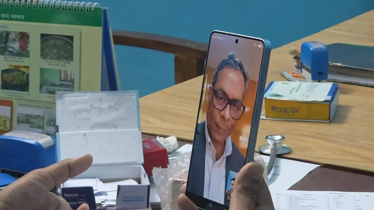 ভিডিও কলে সিলেটের হাসপাতালে স্বাস্থ্য প্রতিমন্ত্রীর ঝটিকা তদারকি