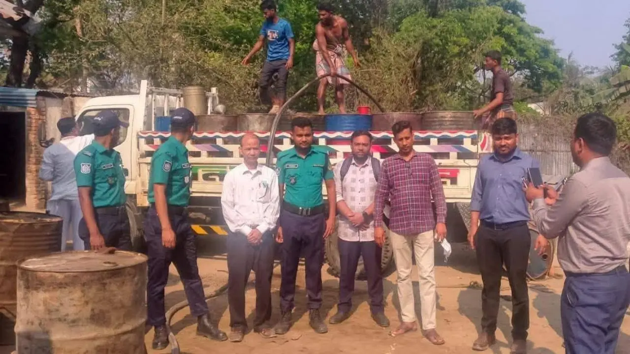 চট্টগ্রামে বিপুল পরিমাণ ‘চোরাই’ ডিজেল মজুত, বিমানবন্দর এলাকায় অভিযান