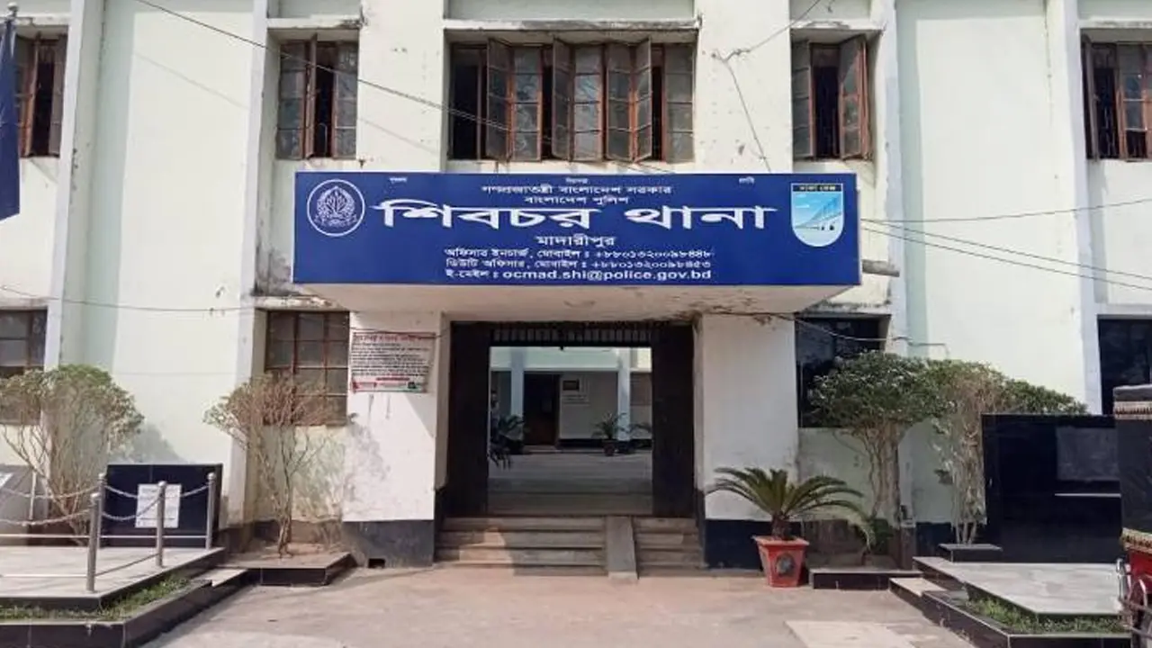 মাদারীপুরে বিএনপির দুই পক্ষের ধাওয়া-পাল্টা ধাওয়ায় একজন গুলিবিদ্ধ