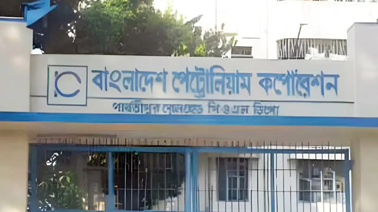 ভারত থেকে পাইপলাইনে এলো ৫ হাজার মেট্রিক টন ডিজেল