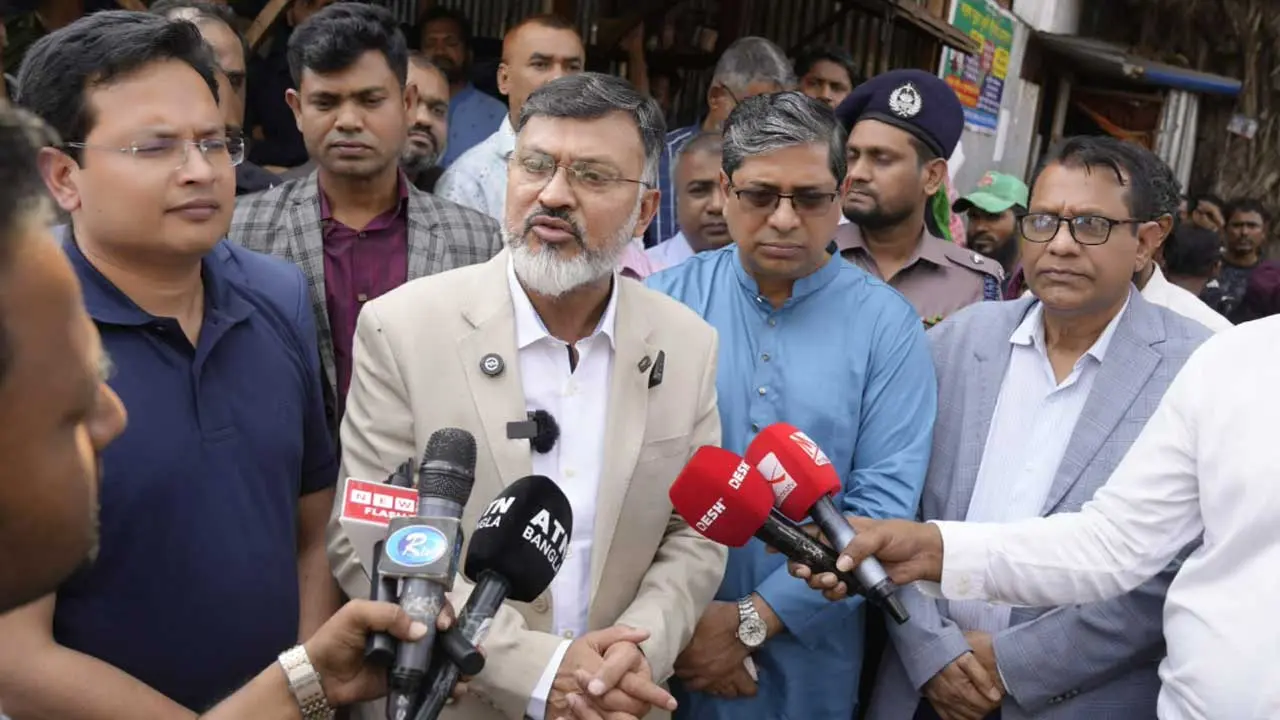 ‘আরামদায়ক চেয়ারে বসে থাকি না, কাজের ফল দৃশ্যমানে বদ্ধপরিকর’