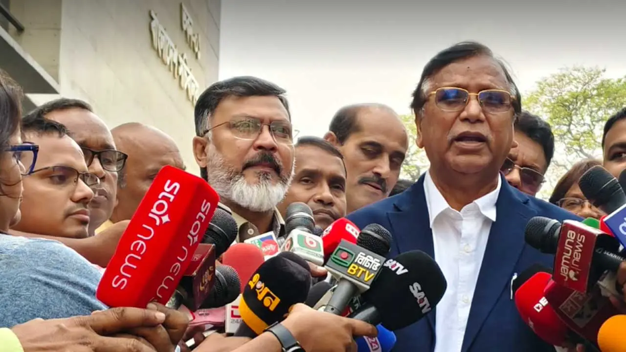 নিজের শেষ কর্মদিবসে ৩৪ ফাইল সাইন করে গেছেন প্রশাসক এজাজ!