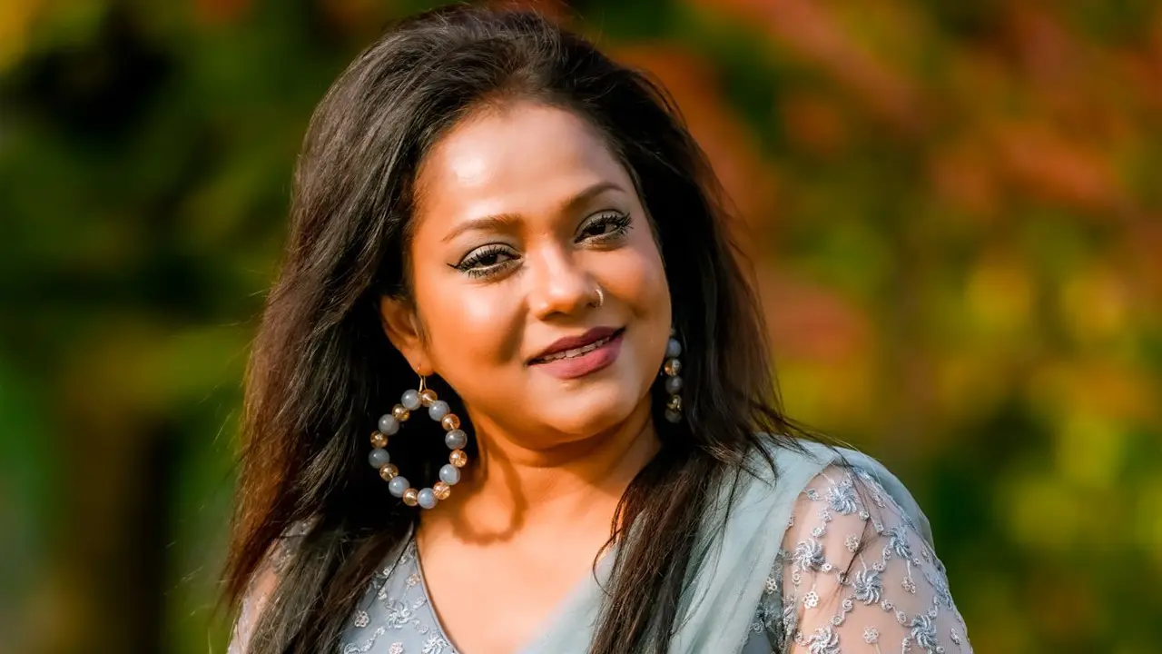 পরকীয়ার অভিযোগের বিষয়ে যা বললেন ডলি সায়ন্তনী