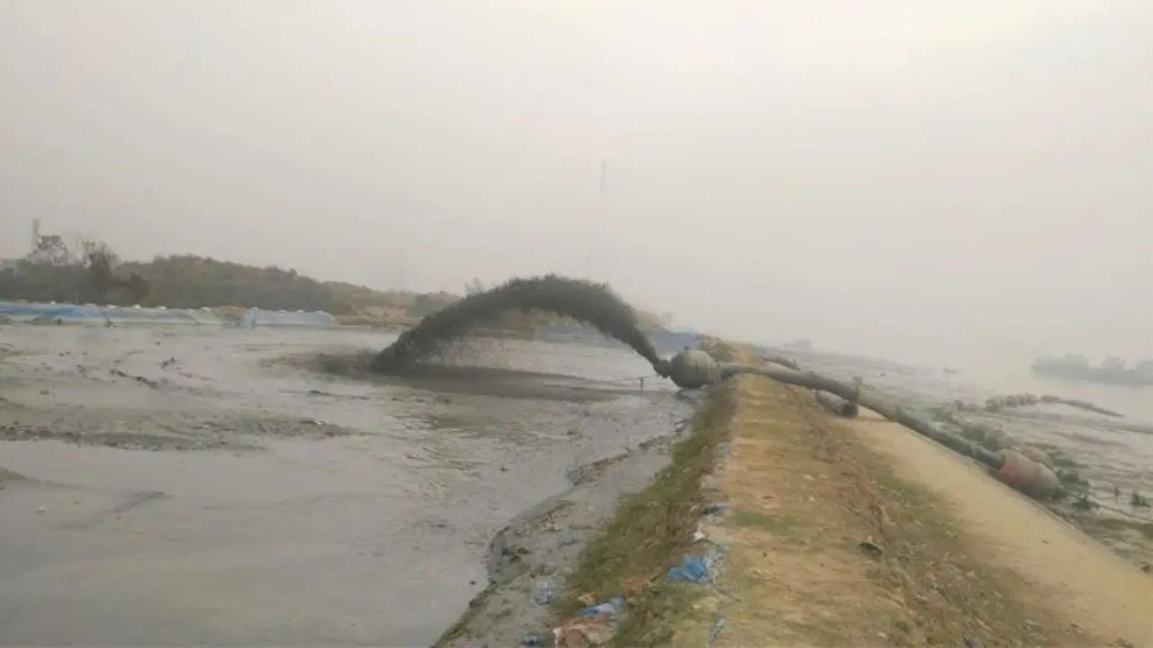 কর্ণফুলীতে ড্রেজিং বন্ধের নির্দেশ থানার, সিএমপি কমিশনারকে বন্দরের চিঠি