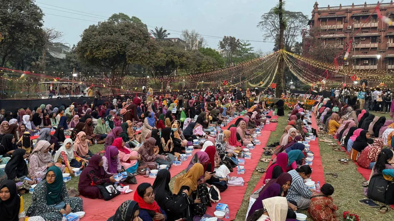 ঢাবির ১২০০ নারী শিক্ষার্থী নিয়ে ডাকসুর গণ ইফতার মাহফিল
