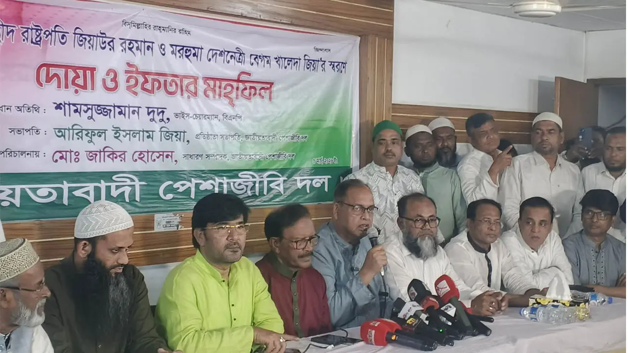 সবাইকে ঐক্যবদ্ধ থেকে সরকারের পাশে দাঁড়াতে হবে : শামসুজ্জামান দুদু
