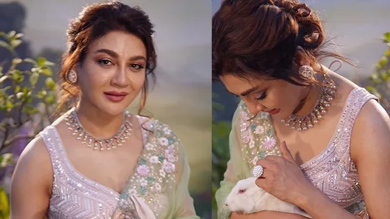 খরগোশের সঙ্গে খুনসুটিতে মেতেছেন জয়া