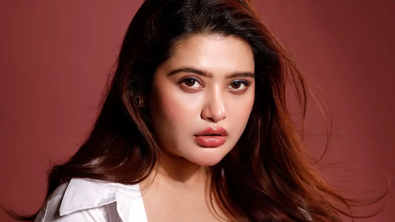 কাজ চেয়ে সাড়া পাচ্ছেন না অভিনেত্রী এনা