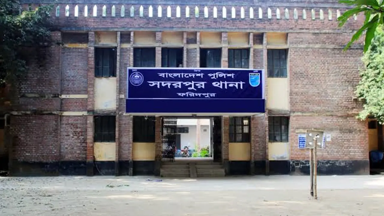 ফরিদপুরে পাগলা কুকুরের কামড়ে শিশুসহ আহত ১১