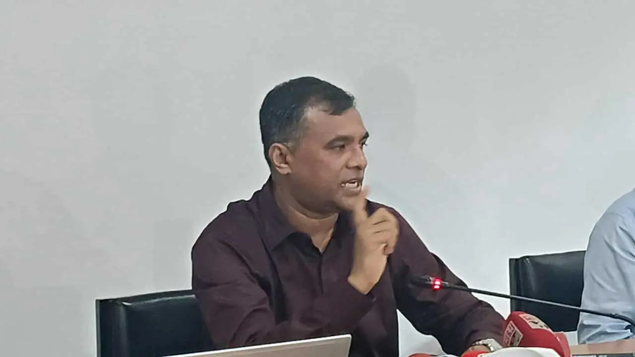 ‘উদ্বিগ্ন হওয়ার কারণ নেই, তেলের পর্যাপ্ত মজুত রয়েছে’