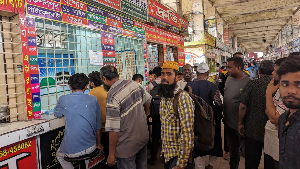 ৩০০-৪০০ টাকা অতিরিক্ত ভাড়া গুণতে হচ্ছে গাবতলীতে