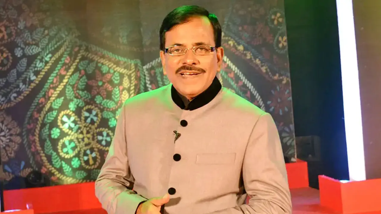 ভুয়া ফটোকার্ডে ক্ষুব্ধ হানিফ সংকেত