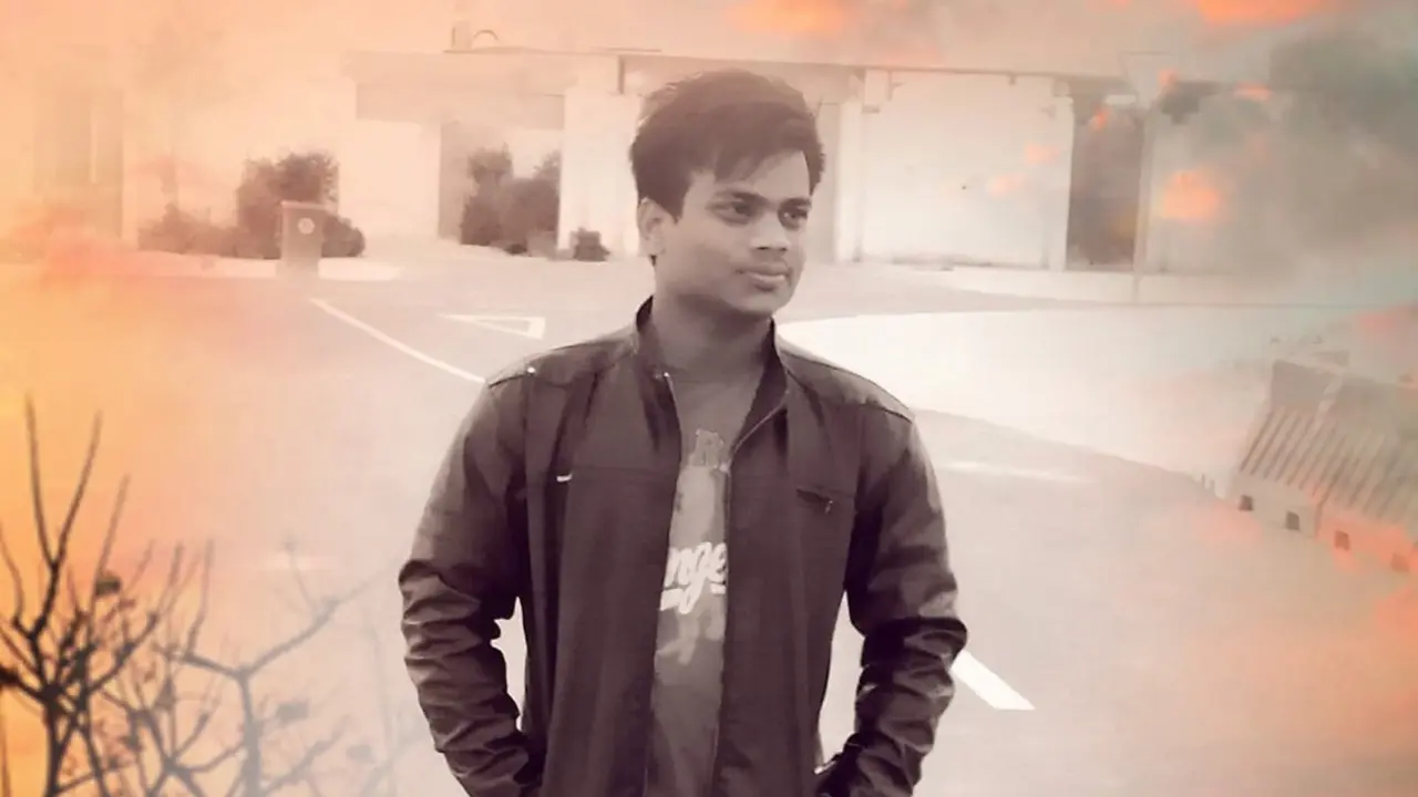 নৌকা দেখতে গিয়ে বজ্রপাতে ছেলে নিহত, গুরুতর আহত বাবা
