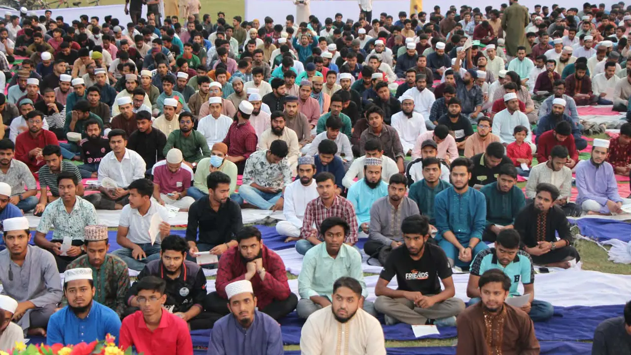 ইবি ছাত্রশিবিরের উদ্যোগে আড়াই হাজার শিক্ষার্থীর গণ-ইফতার