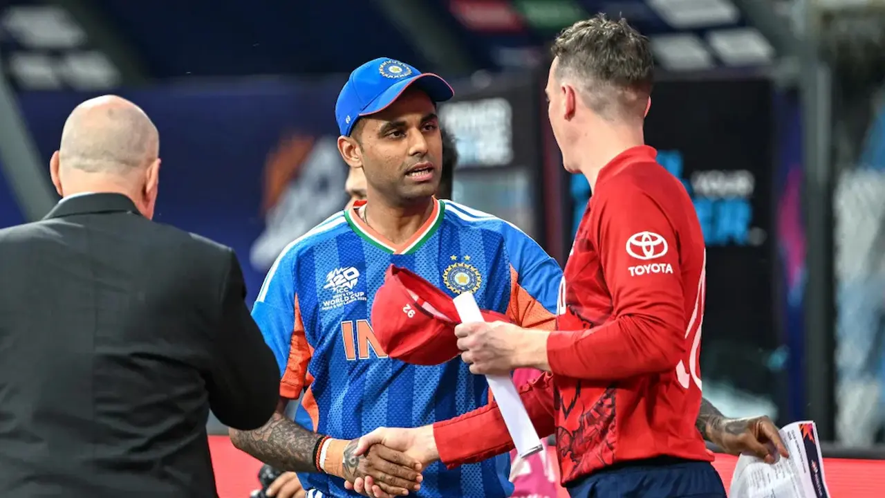 আর কত রান করলে নিরাপদে থাকব, ব্রুককে প্রশ্ন করেছিলেন সূর্যকুমার