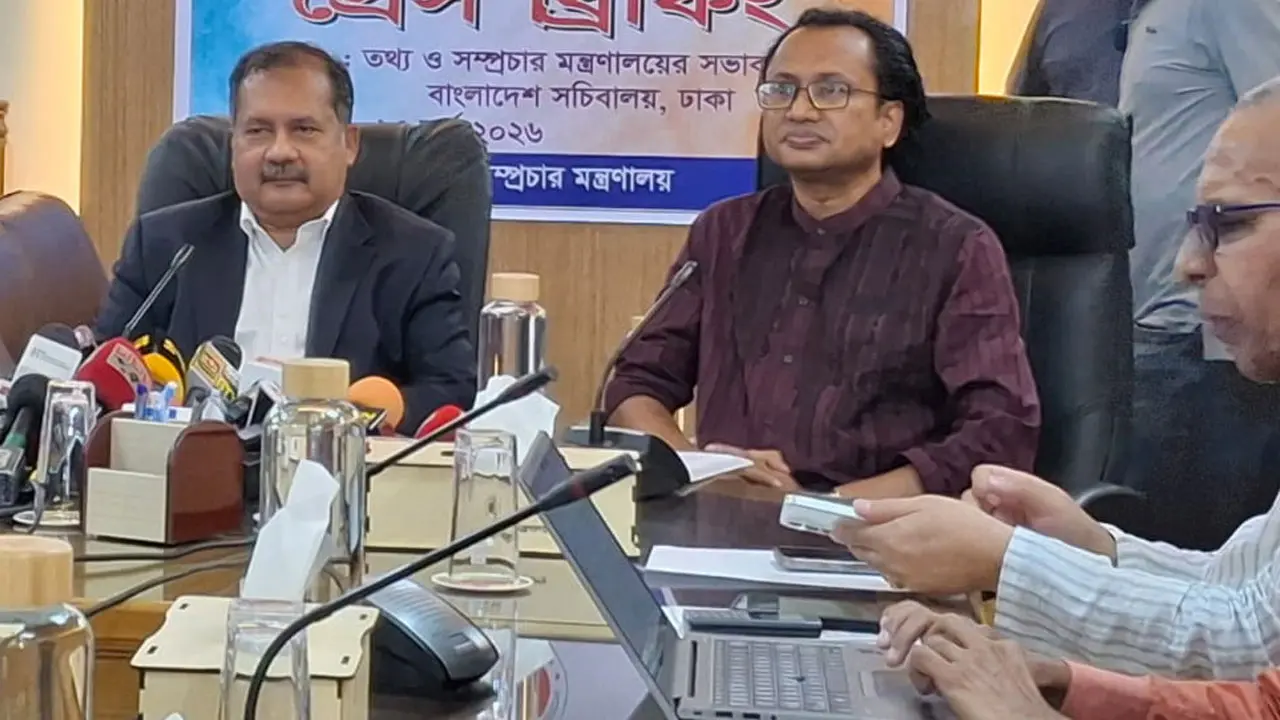 ‘স্যাটায়ারের লুক প্রতিষ্ঠিত মিডিয়ার মতো হওয়া অপরাধ’