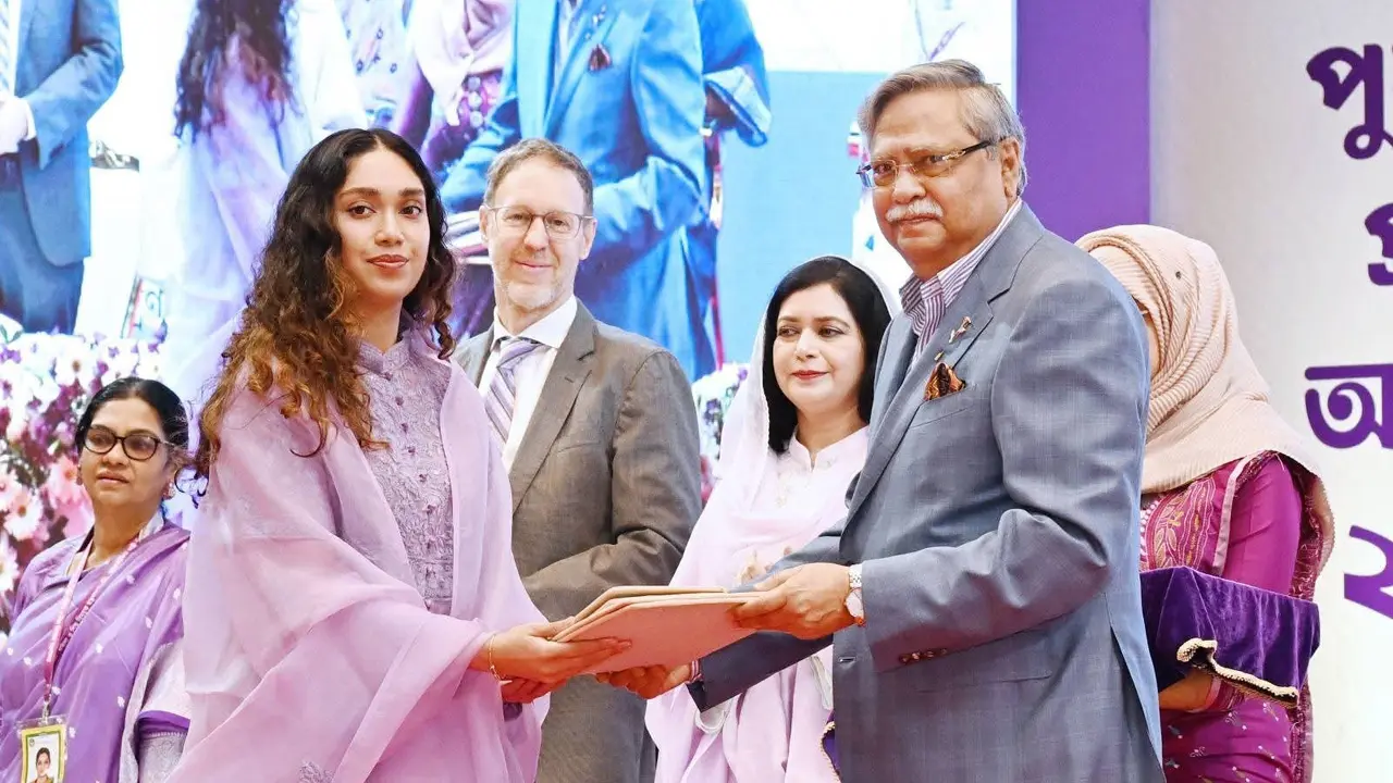শ্রেষ্ঠ অদম্য নারী’ সম্মাননা পেলেন খালেদা জিয়া, গ্রহণ করলেন জাইমা রহমান