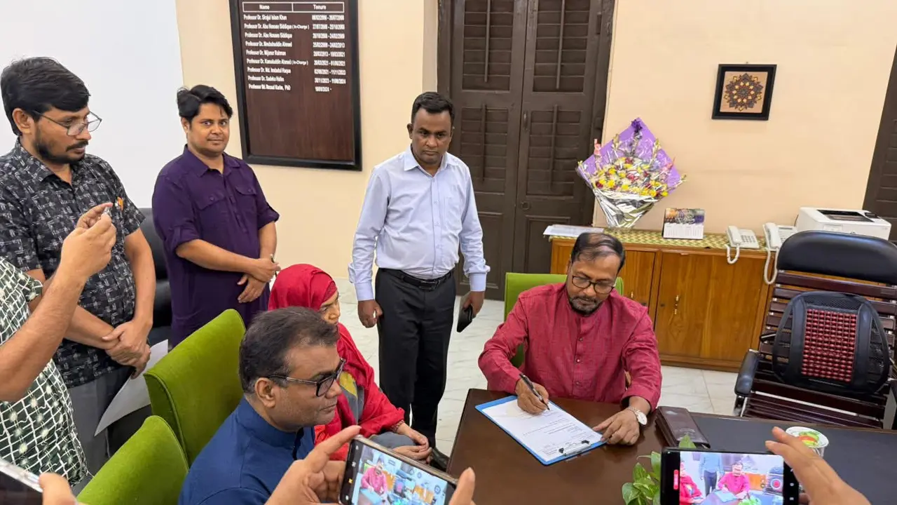 জবির নতুন উপাচার্য অধ্যাপক ড. রইছ উদ্দীনের যোগদান