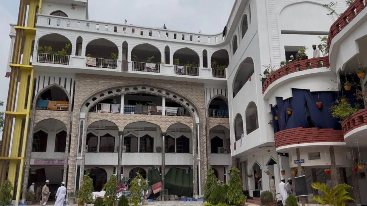যশোরে আশরাফুল মাদারিসে একসঙ্গে ইতেকাফে ১৭০০ মুসল্লি