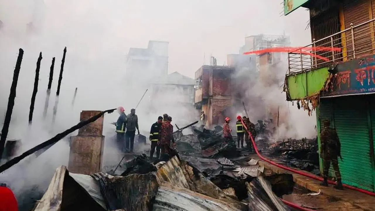 খাগড়াছড়িতে আগুনে ৩৫ দোকান পুড়ে ছাই, কোটি টাকার ক্ষতি