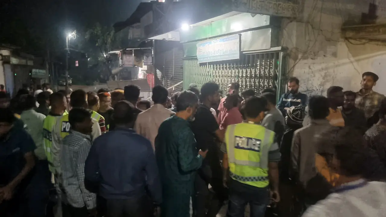 কুষ্টিয়ায় বিএনপি নেতার ব্যবসাপ্রতিষ্ঠান লক্ষ্য করে গুলি ও ককটেল বিস্ফোরণ