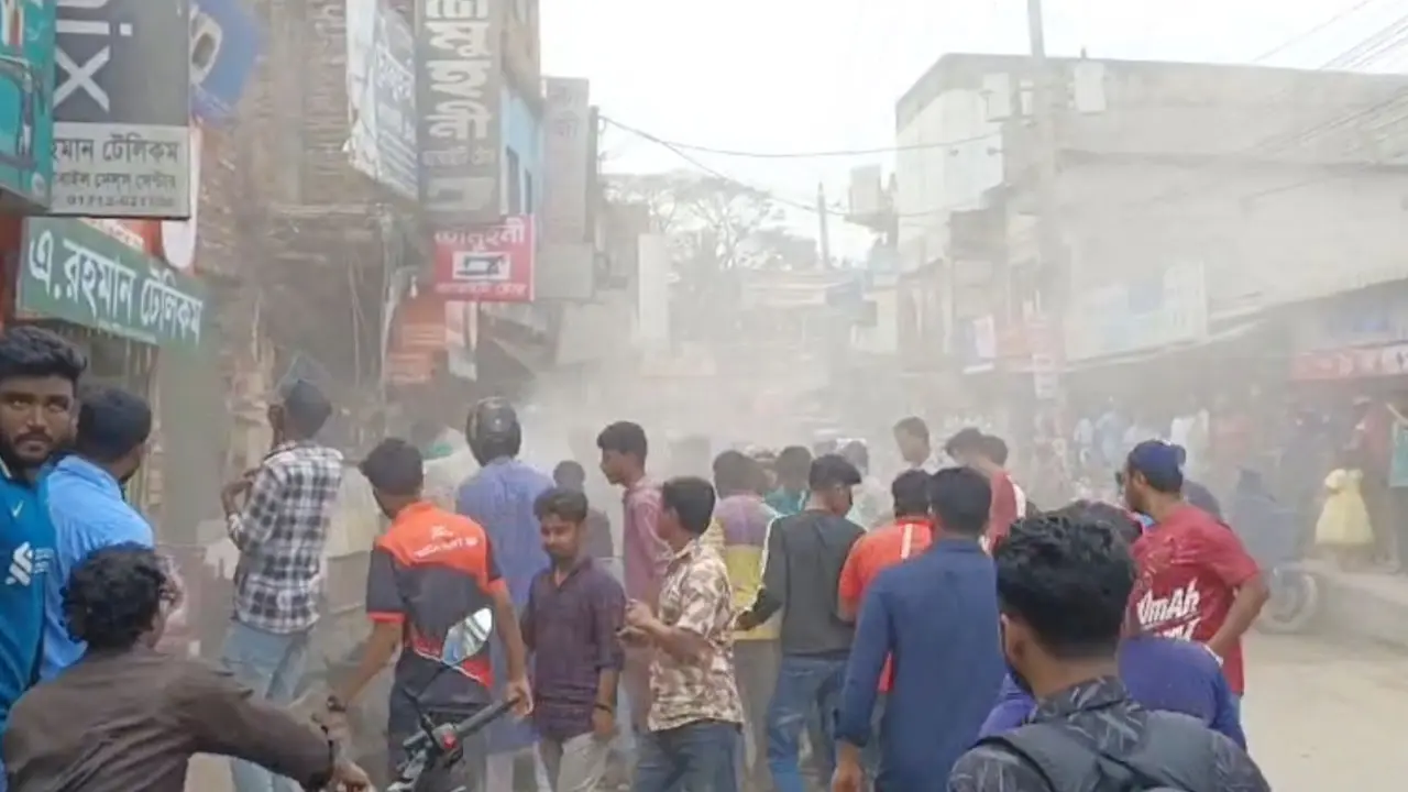 মায়ের সঙ্গে ঈদের পোশাক কিনতে গিয়ে দেওয়াল ধসে স্কুলছাত্রের মৃত্যু