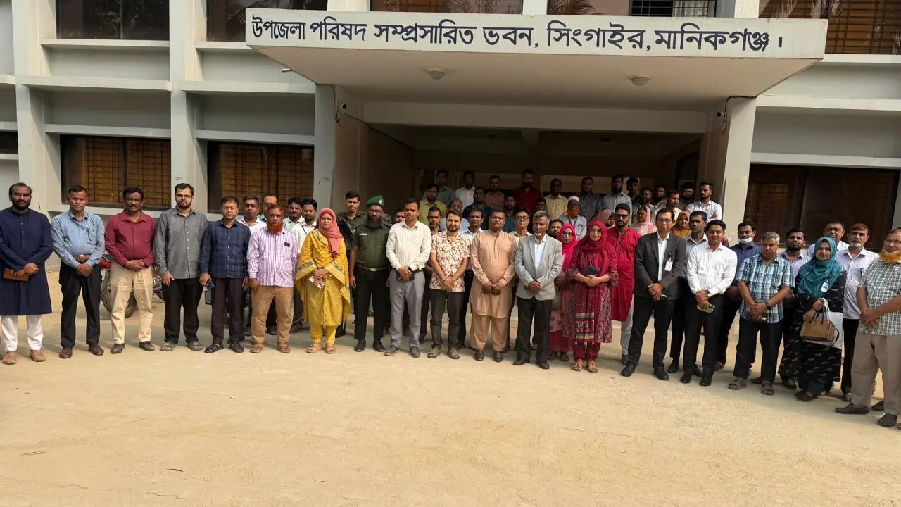 সরকারি অফিসে আকস্মিক পরিদর্শনে জনপ্রশাসন প্রতিমন্ত্রী