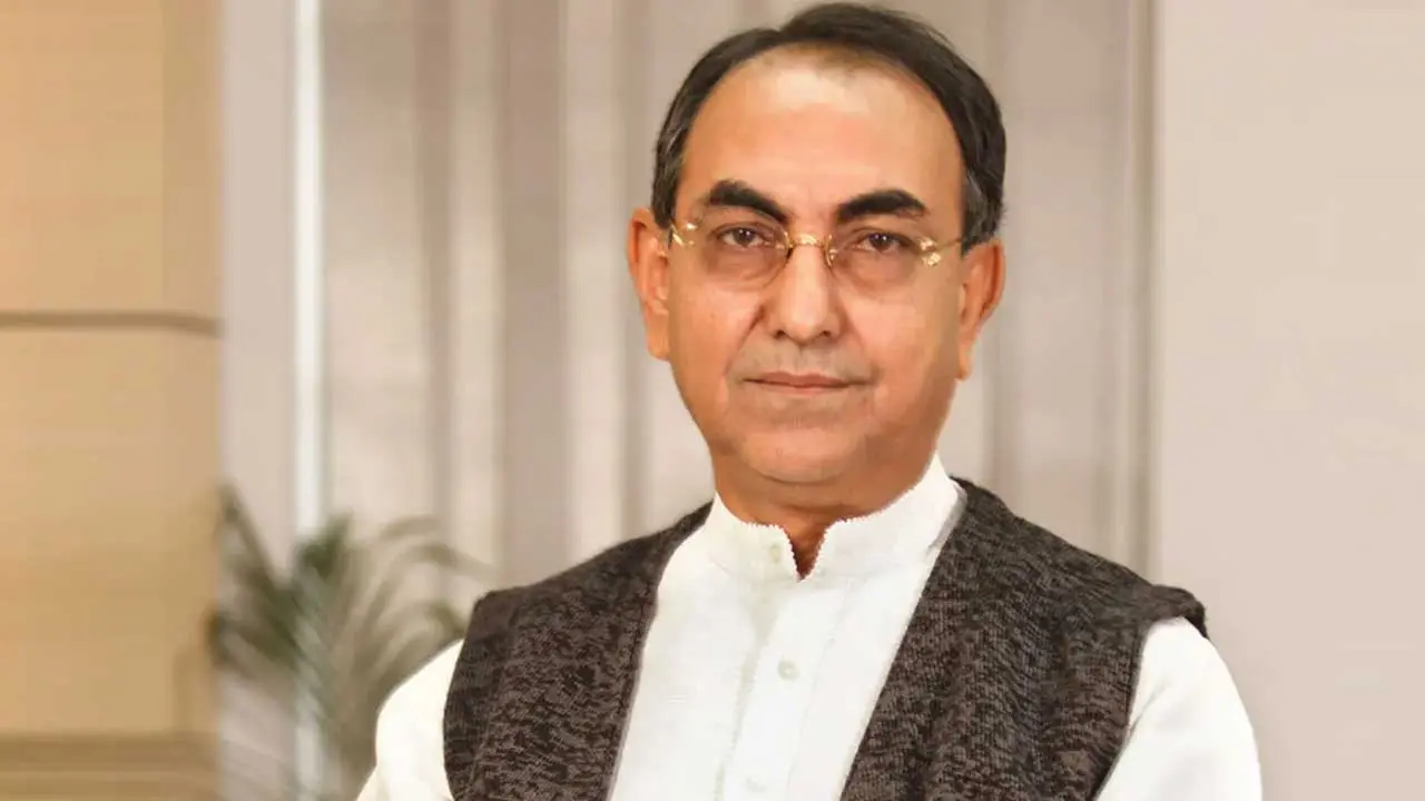 মির্জা আব্বাসের শারীরিক অবস্থার উন্নতি, দেশবাসীর দোয়া চেয়েছে পরিবার