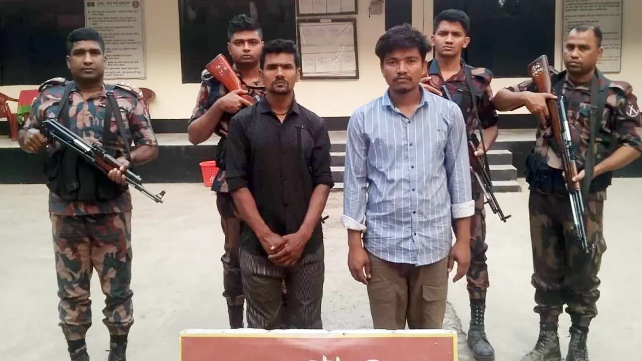 মহেশপুর সীমান্তে ভারতীয় নাগরিকসহ আটক ১১