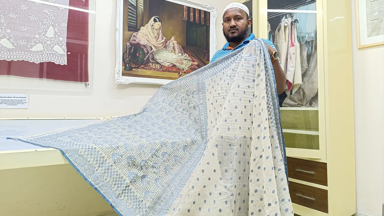 তাঁতের টানে ফিরছে ইতিহাস, রূপগঞ্জে বোনা হচ্ছে মসলিন