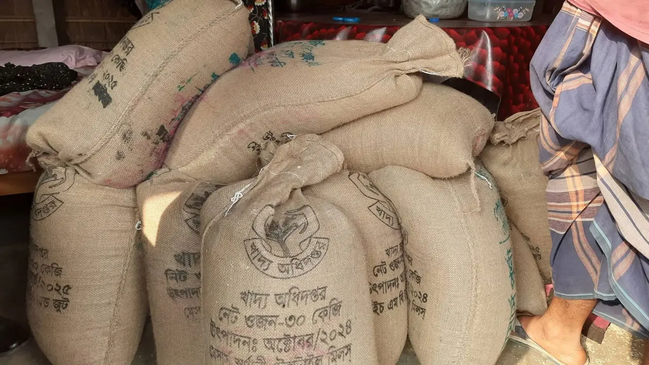 ময়মনসিংহে খাদ্যবান্ধব কর্মসূচির ১৪ বস্তা চাল জব্দ