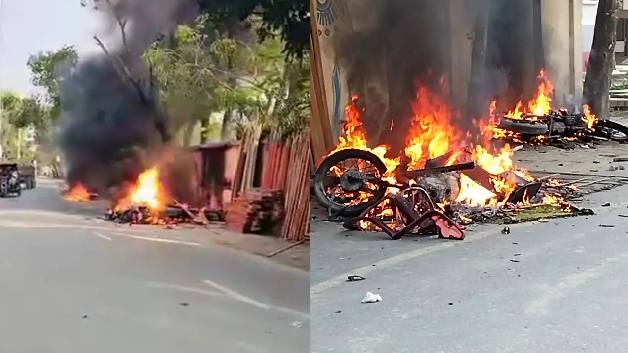 গফরগাঁওয়ে বালু উত্তোলন নিয়ে সংঘর্ষ, ১১ মোটরসাইকেলে আগুন