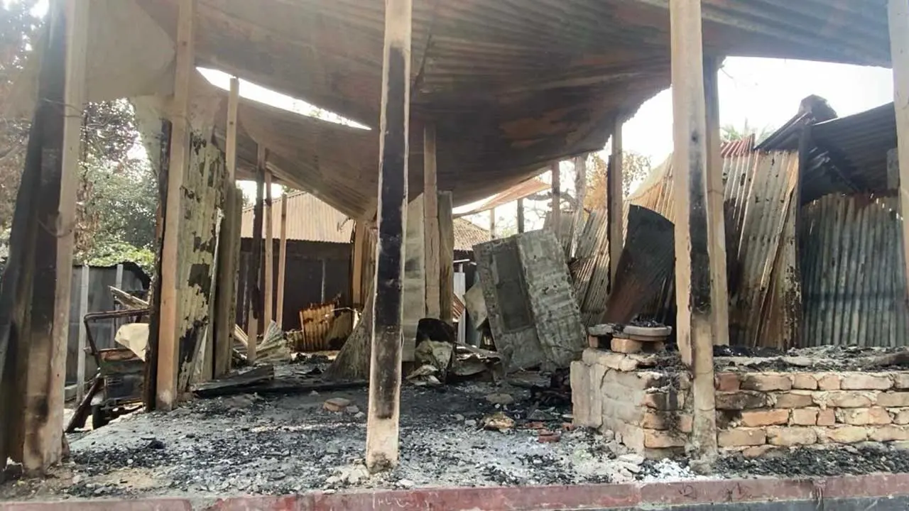 নরসিংদীতে আসামিপক্ষের বাড়ি-ঘরে হামলা, পালিয়ে বেড়াচ্ছে ৩০ পরিবার