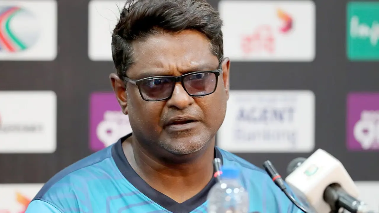 বাংলাদেশের সঙ্গে যাত্রা থামতে পারে কোচ নাভিদ নেওয়াজের!