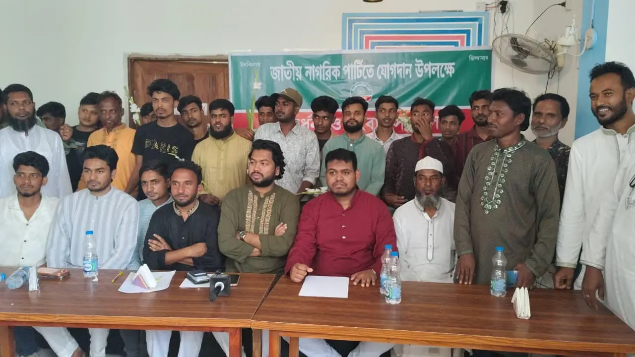 মাহিন সরকারের হাত ধরে এনসিপিতে বিএনপি-গণঅধিকারের শতাধিক সমর্থক