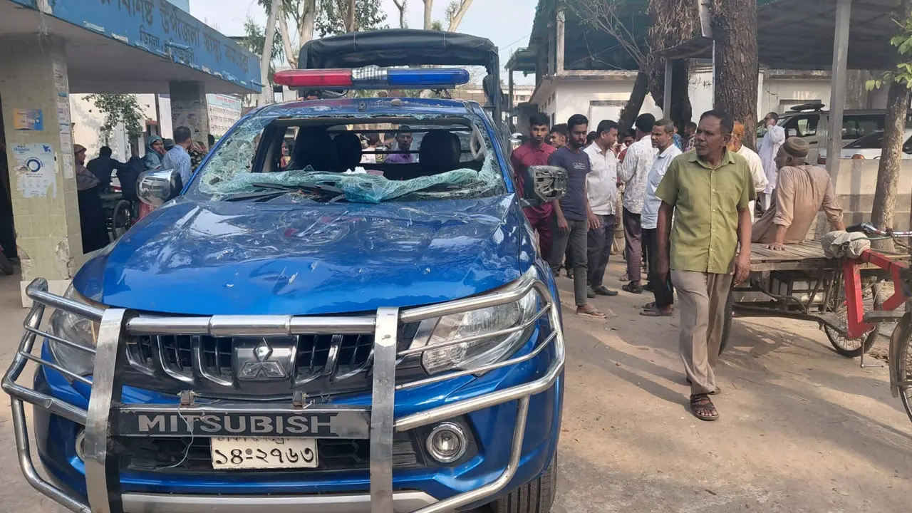 তিস্তায় পাথর উত্তোলন বন্ধ করতে গিয়ে চেয়ারম্যানের ওপর হামলা, আহত ২০