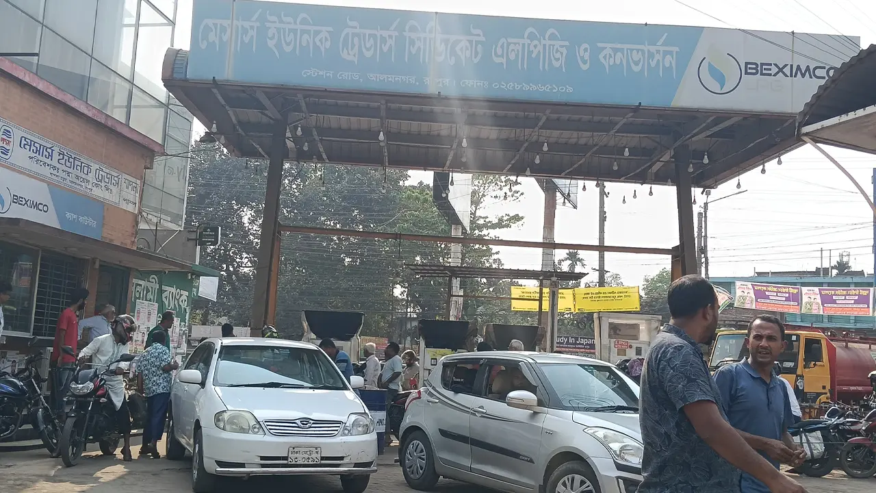 তেল সংকটের গুজব ঠেকাতে রংপুরে ১০ ফিলিং স্টেশনে অভিযান