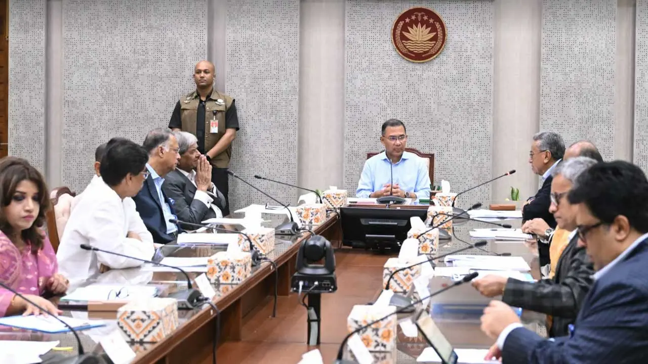 প্রধানমন্ত্রীর সভাপতিত্বে ‘জ্বালানি পরিস্থিতি’ নিয়ে বিশেষ সভা অনুষ্ঠিত
