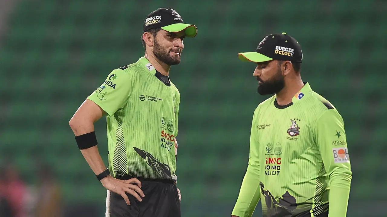 বল টেম্পারিংয়ের দায়ে দুই ম্যাচ নিষিদ্ধ ফখর জামান