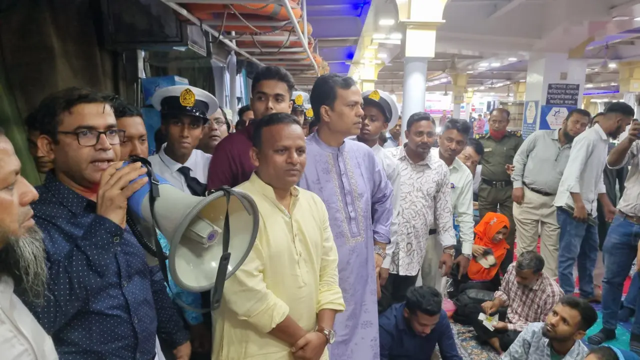 ঈদে লঞ্চযাত্রা অতীতের তুলনায় অনেকটাই স্বস্তিদায়ক হয়েছে : নৌপ্রতিমন্ত্রী