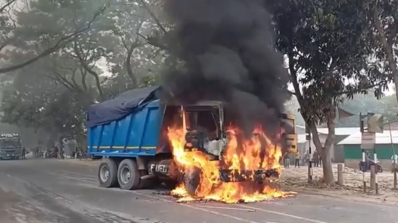 রাজশাহীতে ট্রাকের ধাক্কায় বাবা-ছেলে নিহত