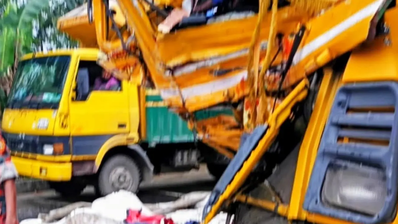 রংপুরে দুই ট্রাকের সংঘর্ষে নিহত ২