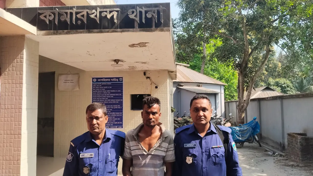 সিরাজগঞ্জে ডাকাত সর্দার কেচুকে পুলিশে দিল পরিবার ও স্থানীয়রা