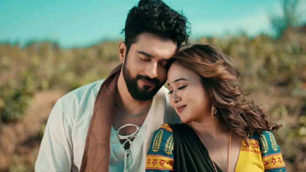 আসছে রোশান-চমক জুটির ‘প্রেমের গল্প’