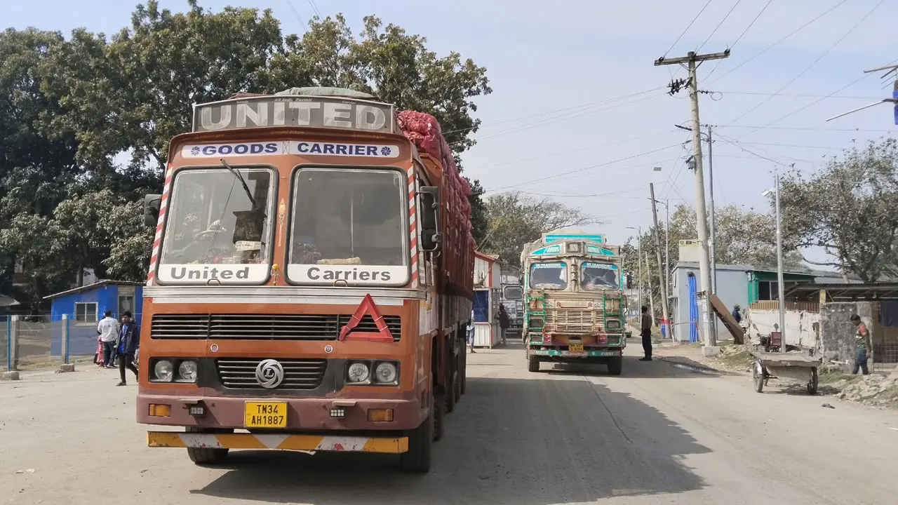 টানা ১০ দিন ভোমরা স্থলবন্দরে বন্ধ আমদানি-রপ্তানি, চলবে যাত্রী পারাপার