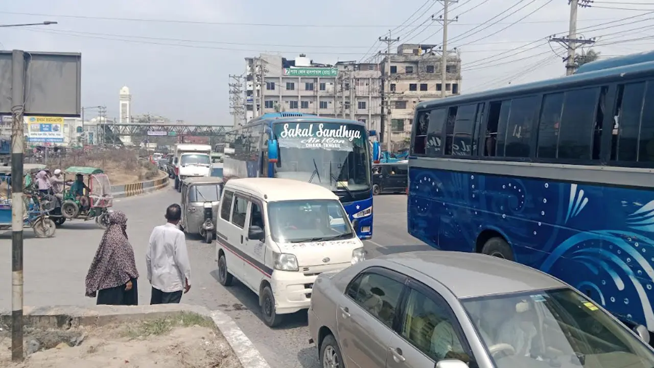 ঈদযাত্রায় সাভারে ৪ কিলোমিটার সড়কে ধীরগতি