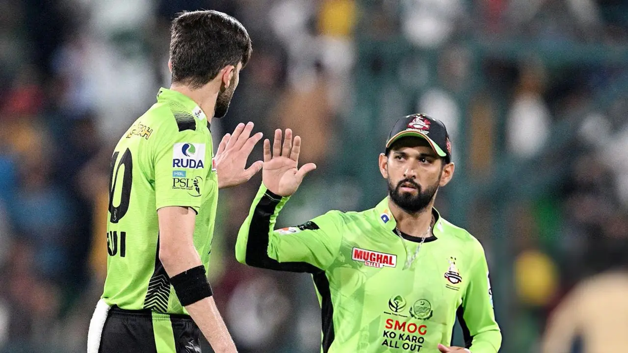 রাত দেড়টায় হোটেলে অতিথি নেওয়ার অভিযোগ, মুখ খুললেন রাজা