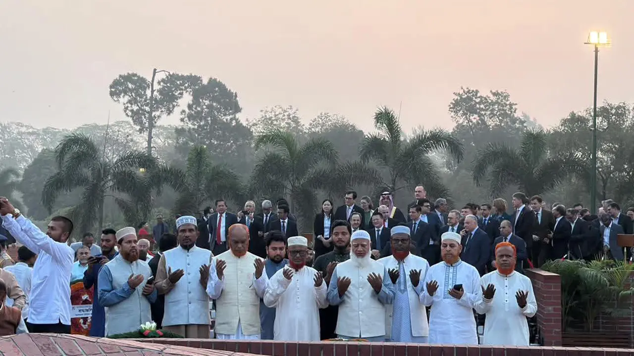 স্বাধীনতা দিবসে স্মৃতিসৌধে বিরোধীদলীয় নেতা শফিকুর রহমানের শ্রদ্ধা