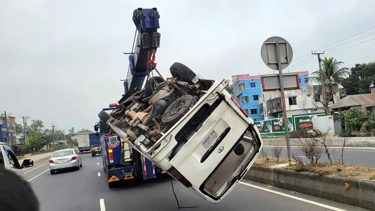 বগুড়ায় মাইক্রোবাসে গ্যাস সিলিন্ডার বিস্ফোরণ, নিহত ৩
