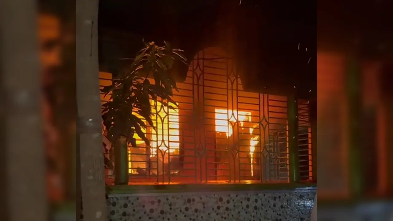 জামিনে এসে বাদীর বাড়িতে হামলা-লুটপাট-অগ্নিসংযোগ